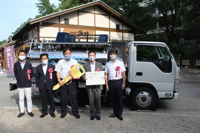 給水タンク車前で記念撮影